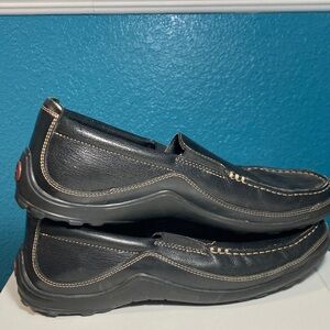 LIKE NEW COLE HAAN size 10 1/2 Men's Black Leather Loafers